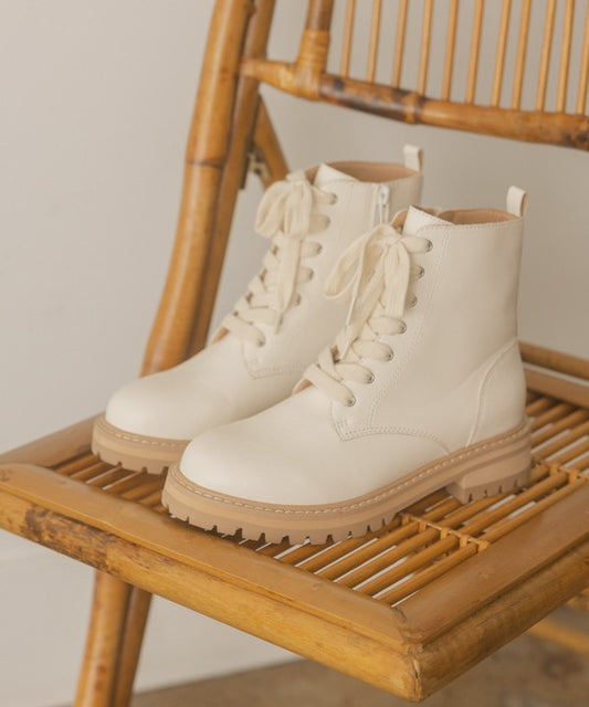 OASIS SOCIETY Amora - Military Round Toe  Boots